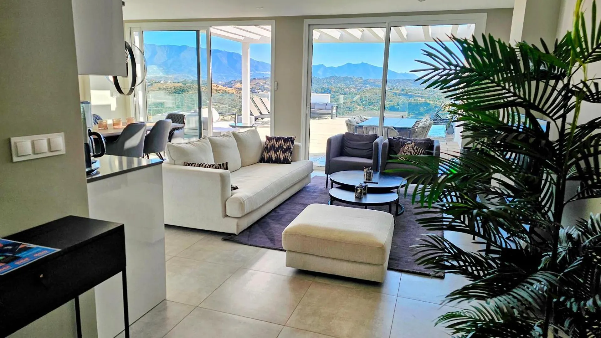Beautiful New Apartment location